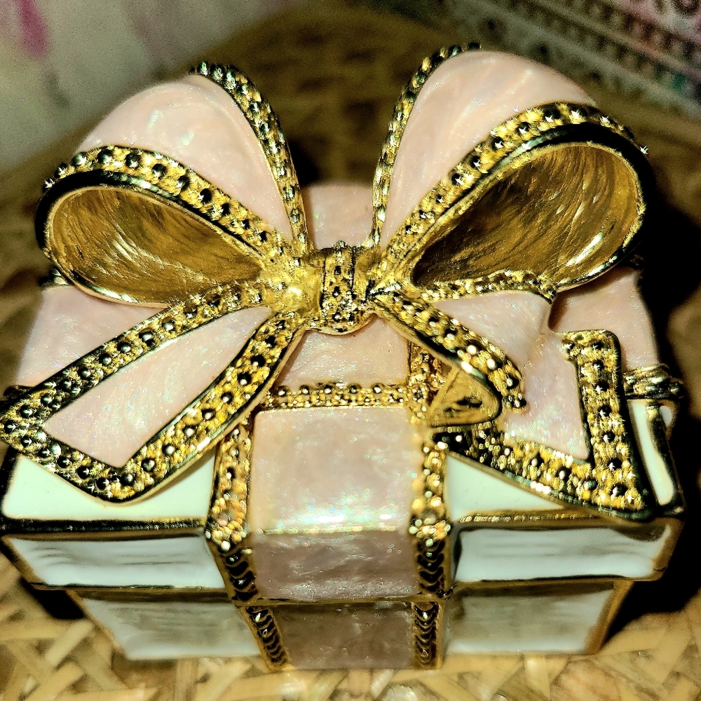 Pink present with a bow jewelry trinket box